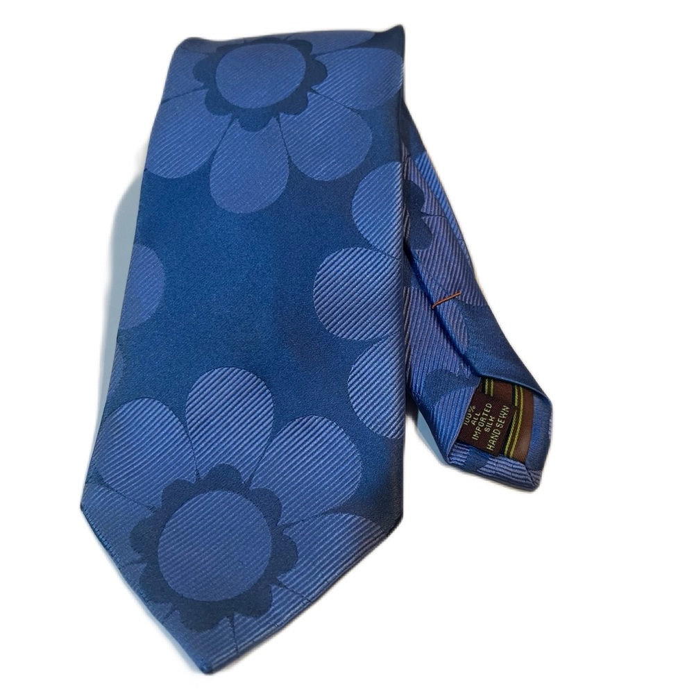 Unique BCBG Attitude flower print tie